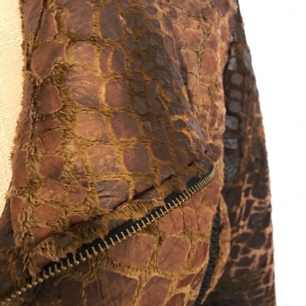 J27_CHERYL NASH. Brown textured metallic jacket. - Picture 5 of 6